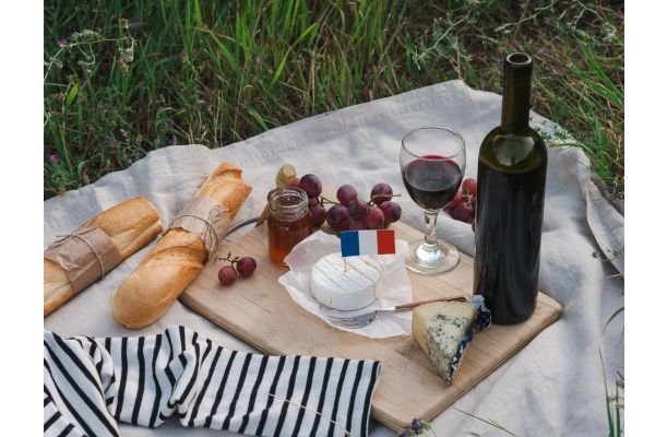 The French love for gossip